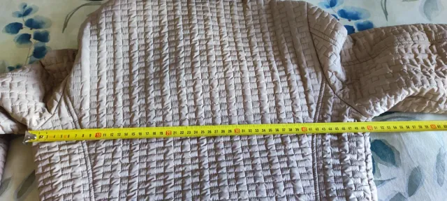 Chaqueta beige con cuello de pelo