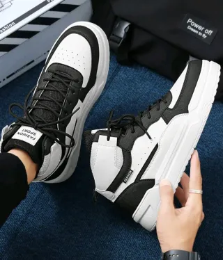 Zapatillas altas blancas y negras