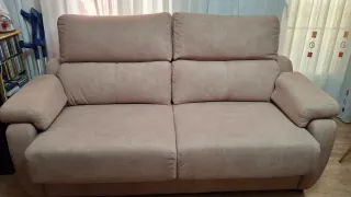 Sofá de tela beige