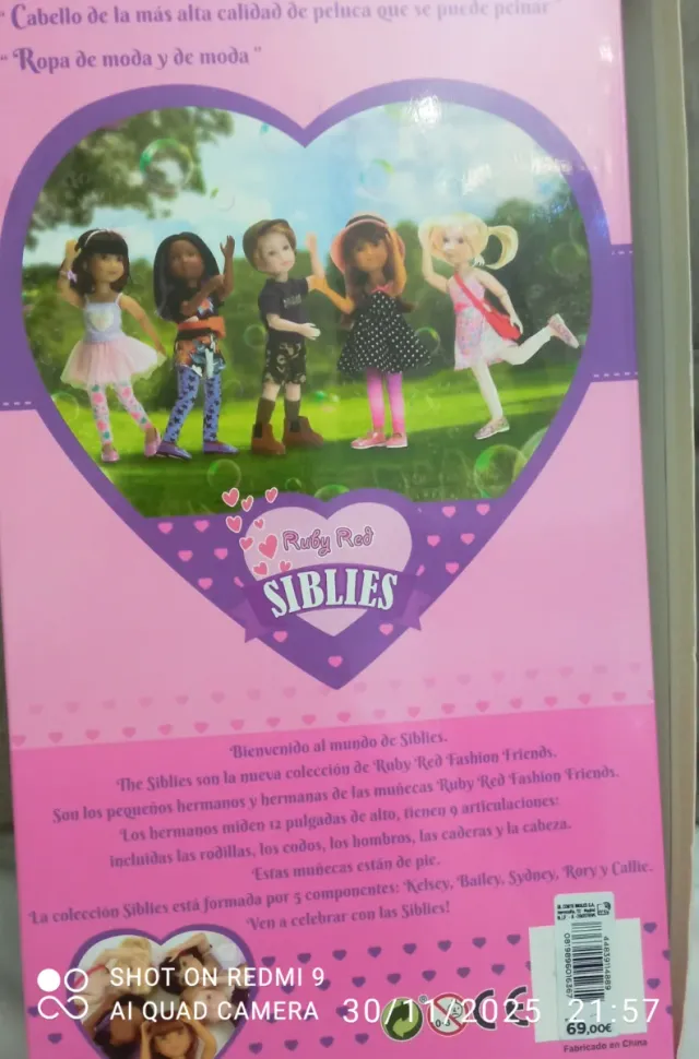 Muñeca Ruby Red SIBLIES Bailey