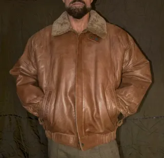 Chaqueta de cuero marrón