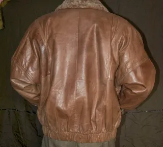 Chaqueta de cuero marrón