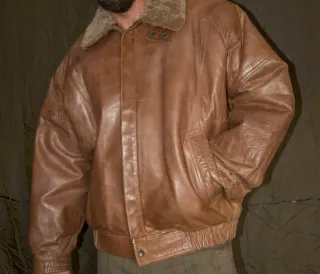 Chaqueta de cuero marrón