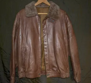 Chaqueta de cuero marrón