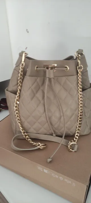 Bolso de piel color topo. Inspiración marca famosa