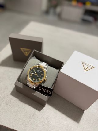 Reloj Guess Dorado y Plateado