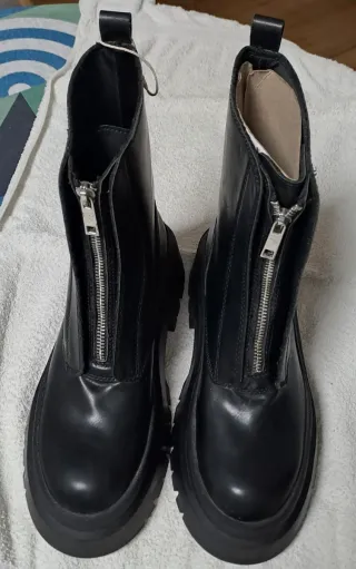 Botas negras Nuevas con cremallera, talla 39