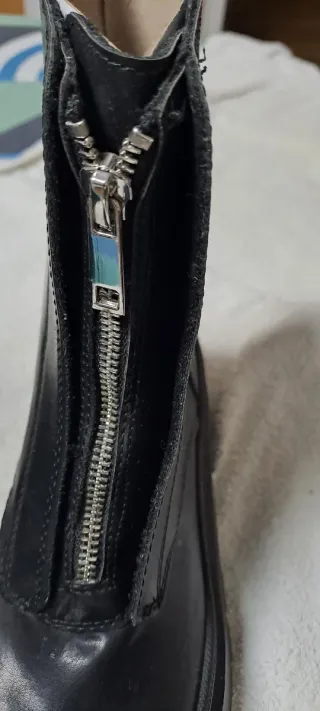 Botas negras Nuevas con cremallera, talla 39