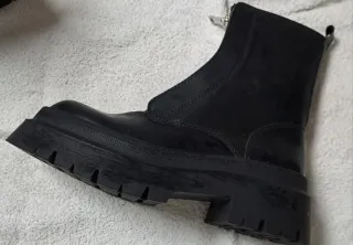 Botas negras Nuevas con cremallera, talla 39