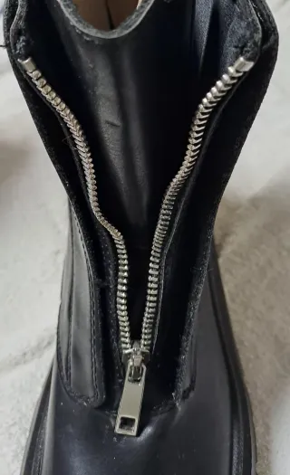 Botas negras Nuevas con cremallera, talla 39