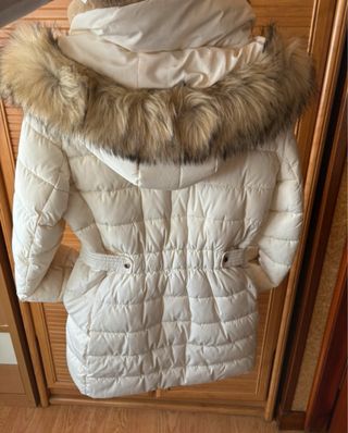 Plumífero Zara crema con capucha