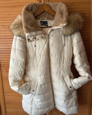 Plumífero Zara crema con capucha