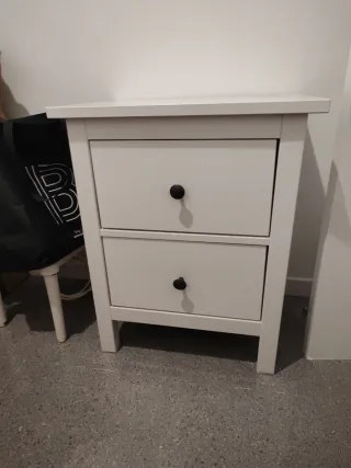 2 Comodini 2 comodi (1 con piccolo graffio)