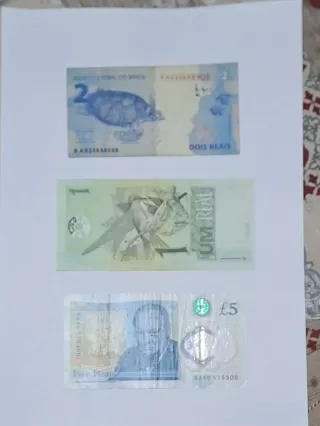 3 Banconote: 2 Reais, 1 Real, 5 Pounds