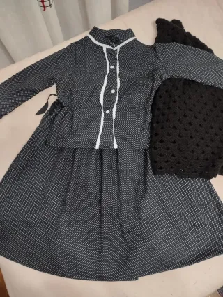 Traje de aldeana blanco y negro