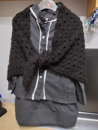 Traje de aldeana blanco y negro