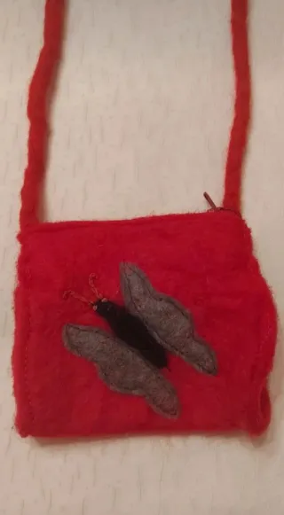 Borsettina rossa con farfalla sul davanti Piccola