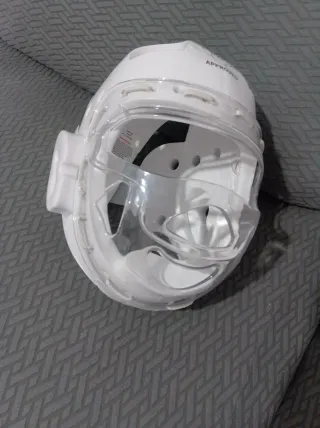 Casco Karate con Protector Facial