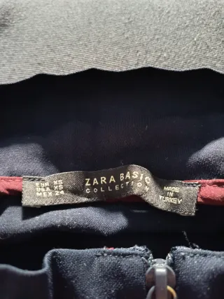 Blusa azul con detalles rojos