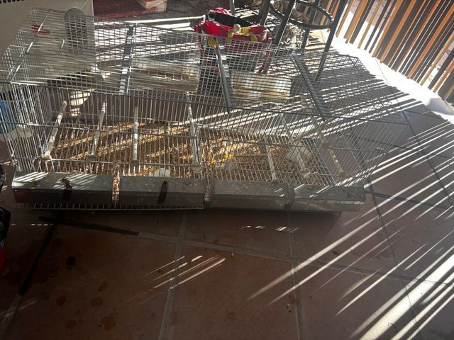 Jaula para pájaros plateada