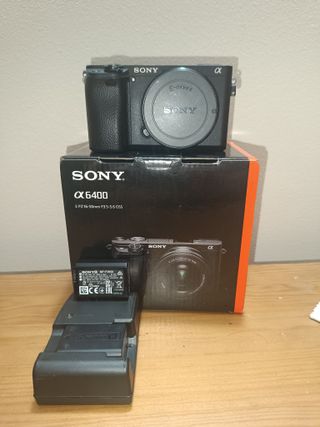Sony a6400 (solo cuerpo) + 5 baterías