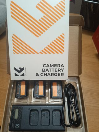 Sony a6400 (solo cuerpo) + 5 baterías