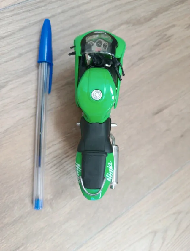 Moto Juguete Kawasaki Ninja ZX-12 Verde