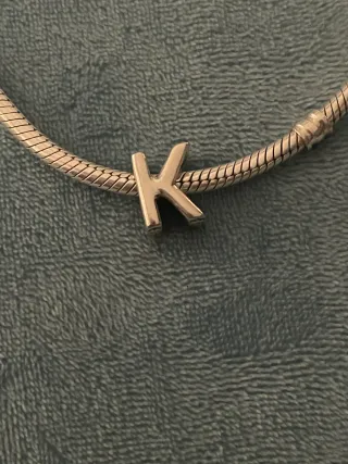 Charm letra K