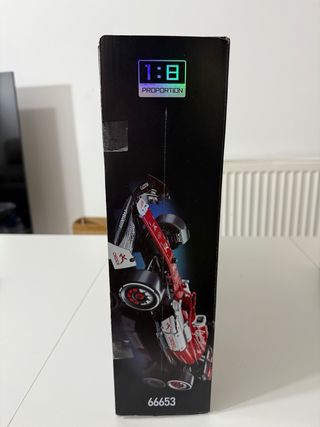 Coche de juguete escala 1:8