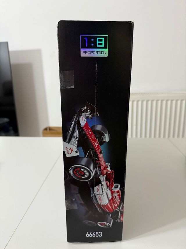 Macchina giocattolo in scala 1:8