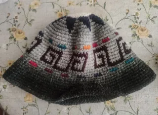 Gorro tejido multicolor con diseño