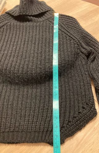 Jersey Negro Cuello Alto Lana