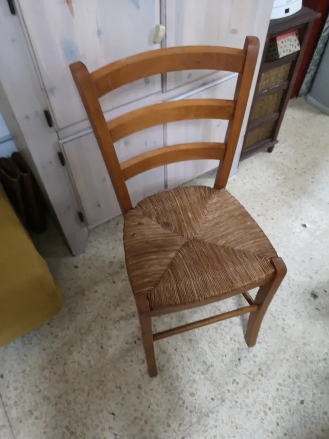 Sedia in legno con seduta intrecciata