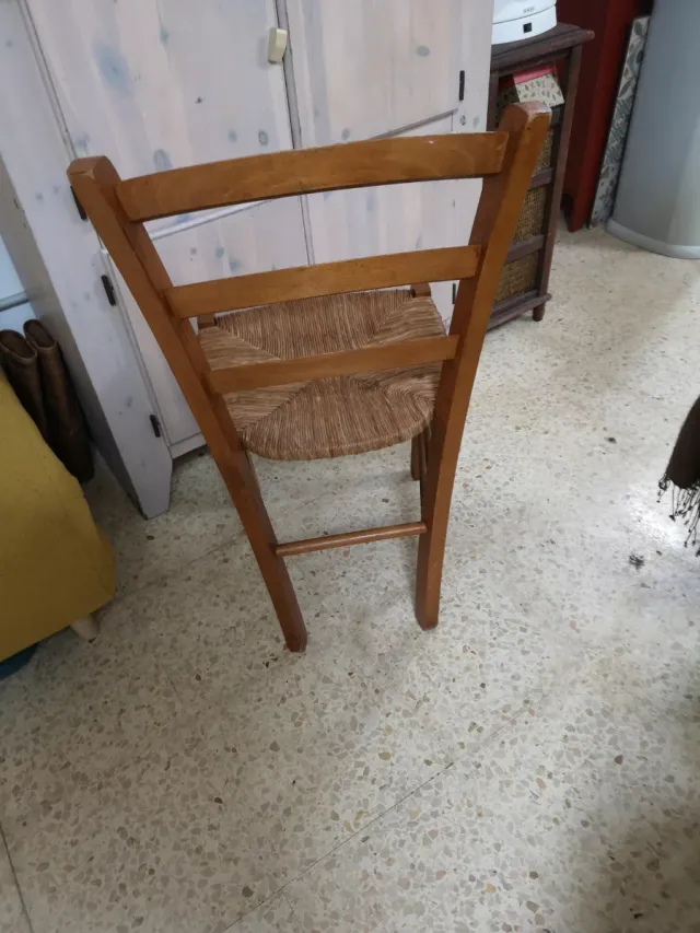 Sedia in legno con seduta intrecciata