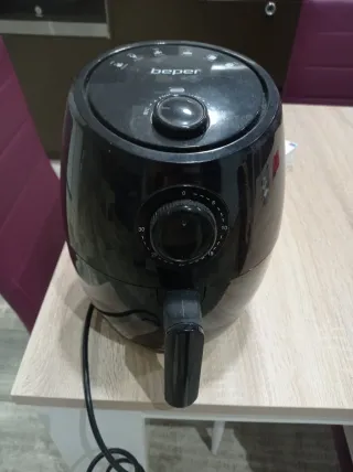 Freidora de aire Beper negra