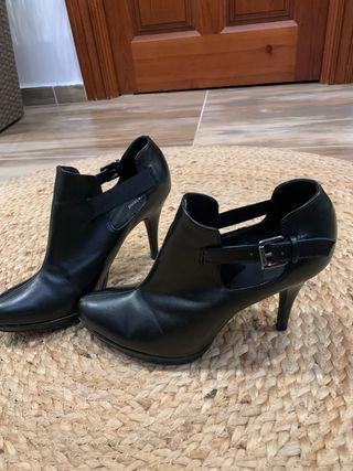 Botines negros tacón