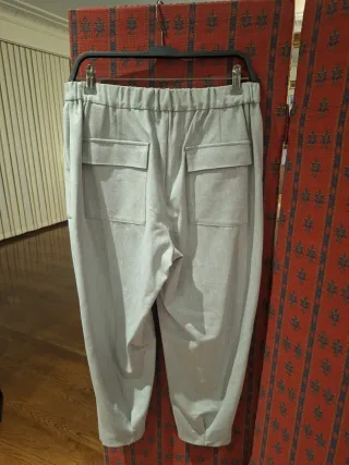 Pantalones grises