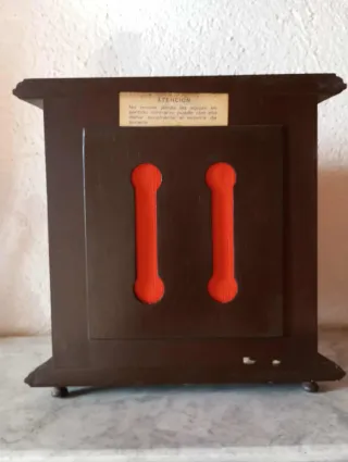 Antico orologio da tavolo a carillon in legno