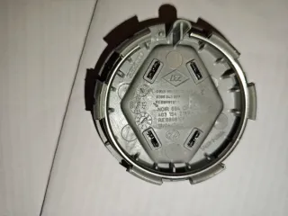 Dos tapacubos Renault 8200043899 sin estrenar