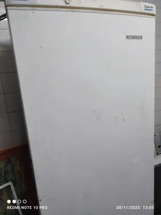Nevera Rommer una puerta