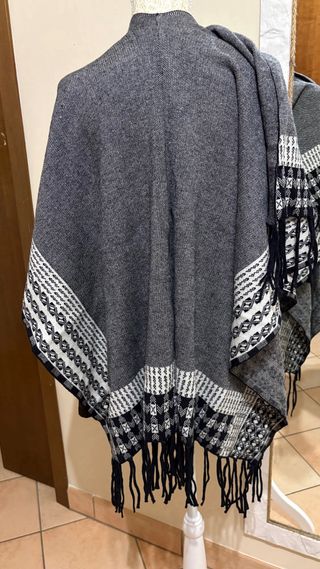 Mantella donna grigio e nero
