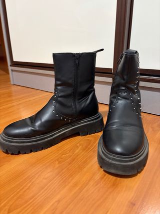 Botas Zara negras con tachuelas