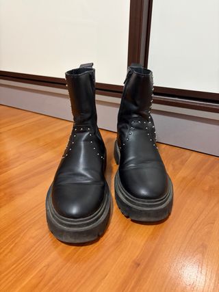 Botas Zara negras con tachuelas