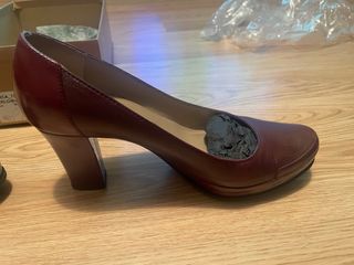 Zapatos de tacón Unisa burdeos