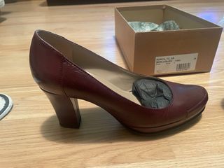 Zapatos de tacón Unisa burdeos