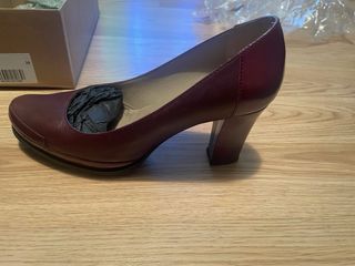 Zapatos de tacón Unisa burdeos