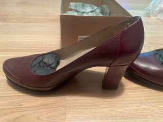 Zapatos de tacón Unisa burdeos