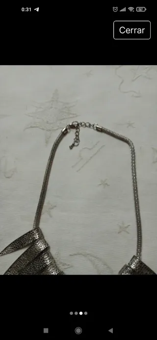 Collar plateado con picos