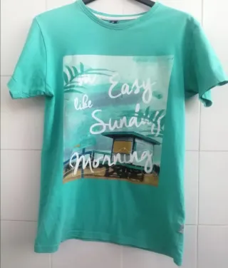 44° LOTE: 1 jersey y 1 camiseta. Talla 14 años