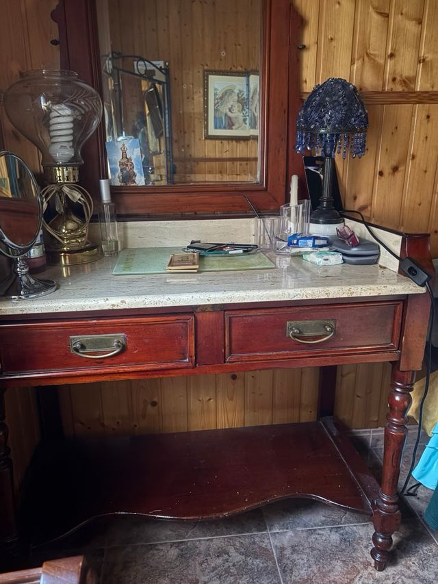 Tocador con estilo retro madera mármol espejo